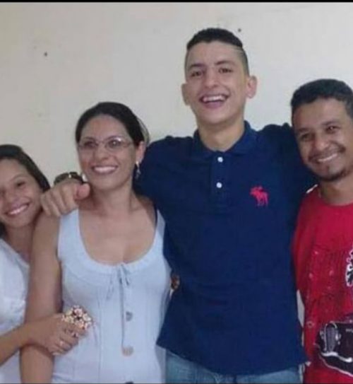 Liliane e a família - Foto: arquivo pessoal / reprodução autorizada