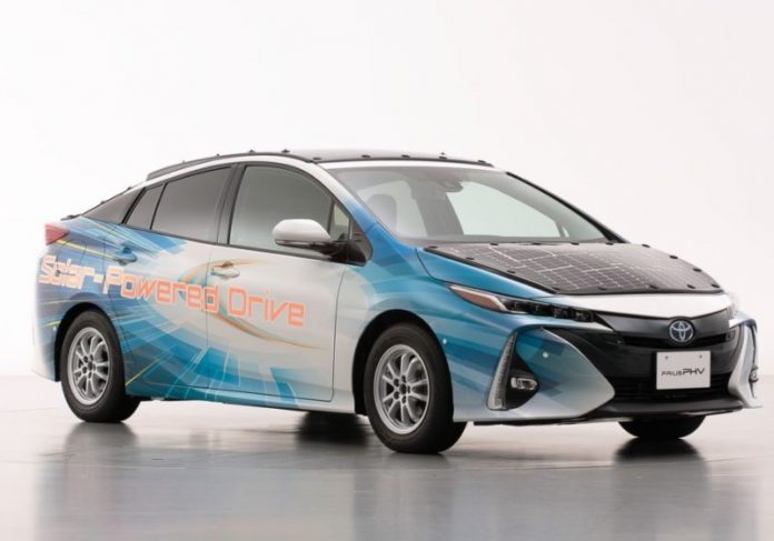 toyota_capo|carro_capo_ Foto: Divulgação|O carregamento é feito pelo capô do carro Foto: Toyota