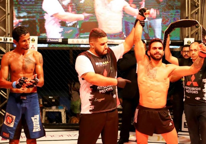 lutador-doa-vence-close|lutador-doa-bolsa-close|lutador-vence-doa Filipe Esteves e Rildeci Escorpião (esq) - Foto: Adilton Venegeroles/ Brazil MMA|Filipe Esteves e|Filipe Esteves e Rildeci Escorpião (esq) - Foto: Adilton Venegeroles/ Brazil MMA