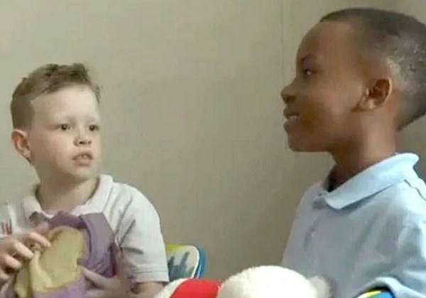 Connor e Christian brincam juntos Foto: reprodução