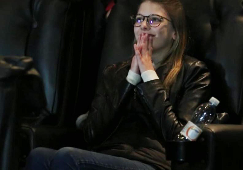 Victoria Antunes no cinema - Foto: reprodução / Youtube