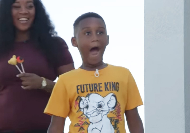 A surpresa de Jermaine - Foto: reprodução / Youtube Disney Parks