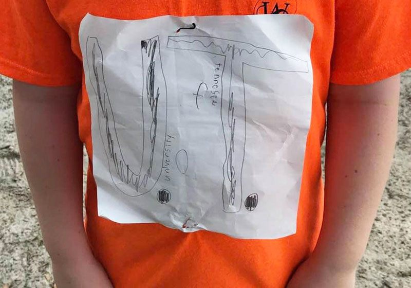 Camiseta improvisada - Foto: Reprodução/Facebook/Laura Snyder||