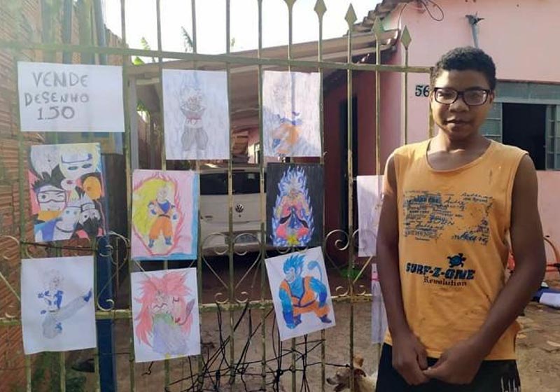 Kayque vendendo desenhos - Foto: Vini Willyan|Kayque Alexandre vende desenhos - Foto: reprodução / Facebook|