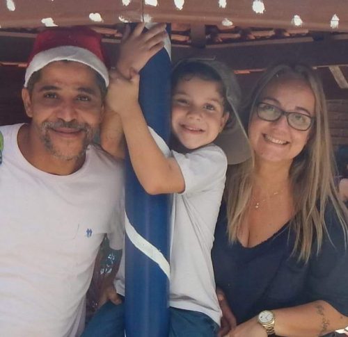 Dudu com os pais - Foto: reprodução / Facebook