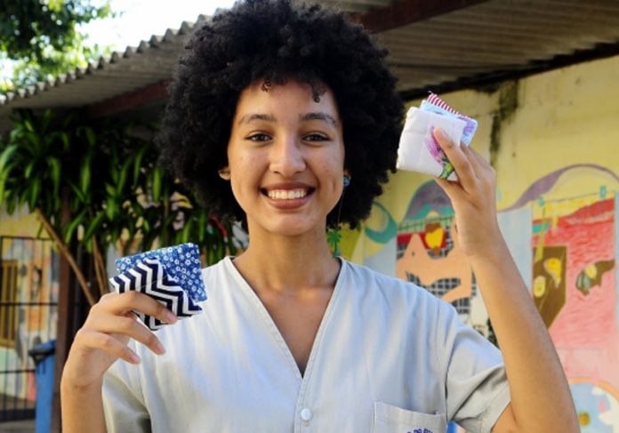 absorvente-ecologico-close Giullia Vieira é uma das desenvolvedoras - Foto: divulgação