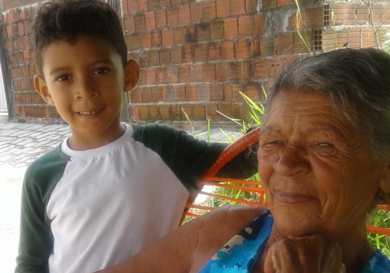 Miguel e a vovó - Foto: Éricka Pereira/ Arquivo pessoal|