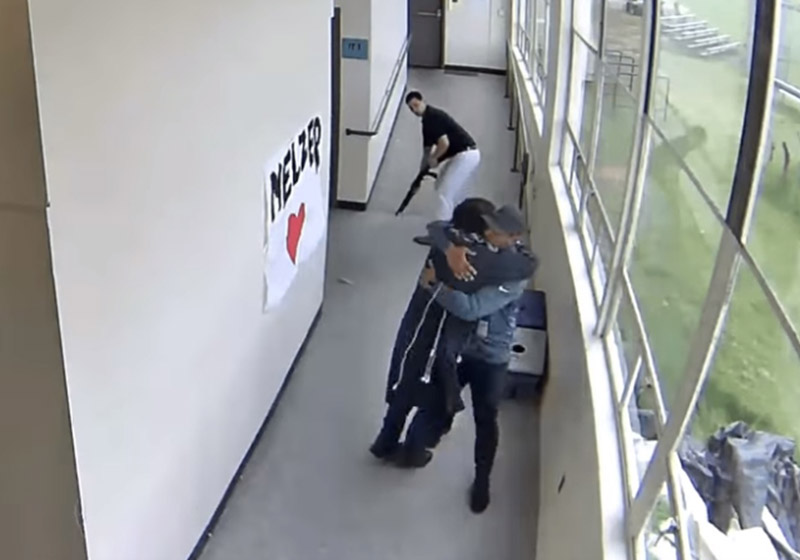 Professor desarma aluno - Foto: reprodução / redes sociais