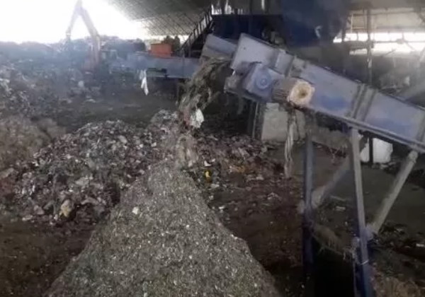 mistura energética, conhecida como blend, fabricada pelo Ecoparque Pernambuco (CRT) a partir do petróleo Foto: Laércio Braga Chaves