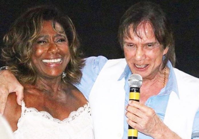 gloria-maria-roberto-close|gloria-aparece Glória Maria com Roberto Carlos - Foto: reprodução / Instagram|