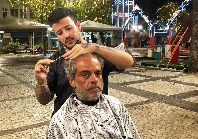 Ronan doa cortes no Natal - Foto: Patrícia Calderon