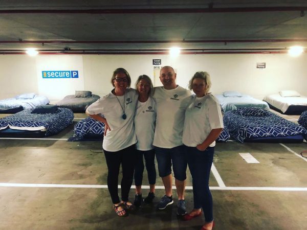 Norman McGillivray e voluntários - Foto: reprodução / Instagram @beddowntonight