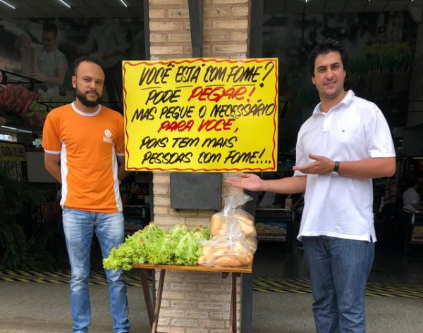 Fernando ao lado da comida - Foto: arquivo pessoal