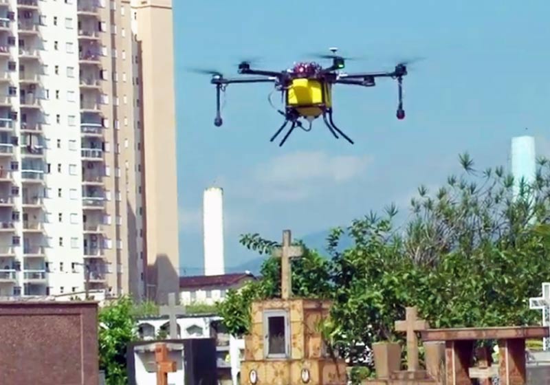 Drone com inseticida sobrevoa Santos - Foto: reprodução / Youtube