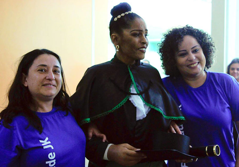 Ana Critina com colegas do Hospital - Foto: Geovana Albuquerque / SES