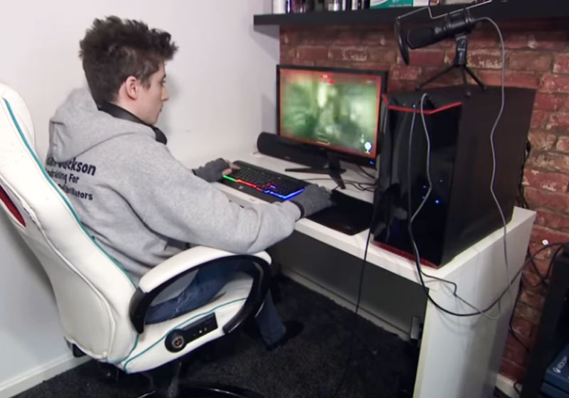 Aidan jogando online - Foto: reprodução / SkyNews