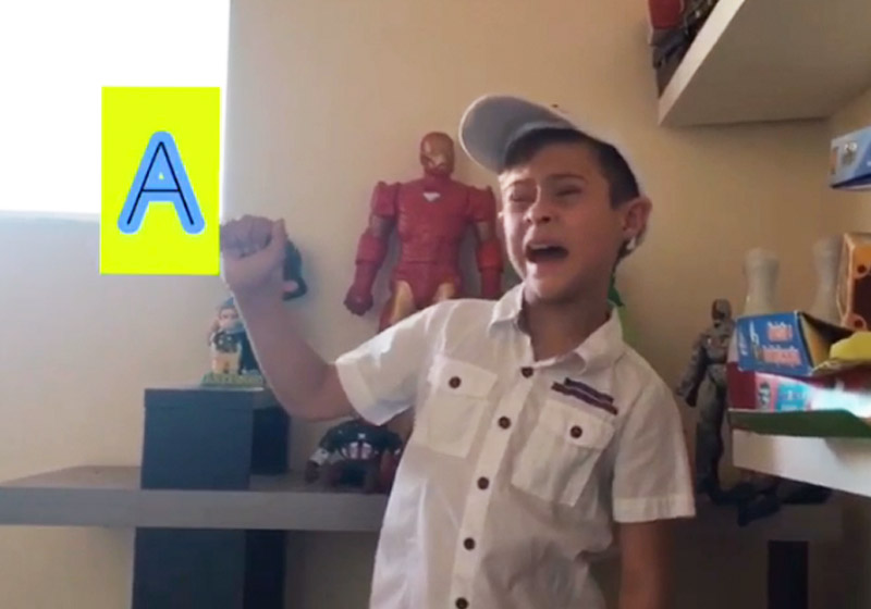 Arizinho fazendo Libras - Foto: reprodução / Instagram/ @arizinhodown