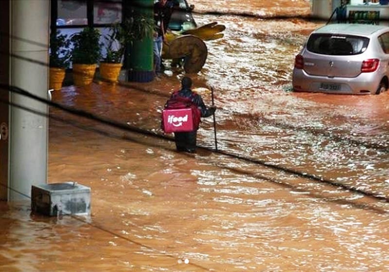 Wesley enfrenta enchente em BH - Foto: Alexandre Mota/OTempo|
