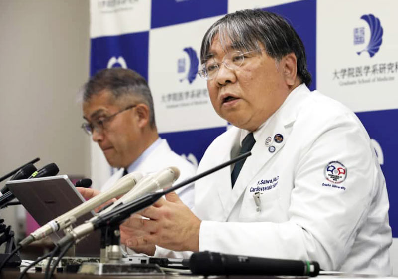 Prof. Yoshiki Sawa no anúncio - Foto: KYODO