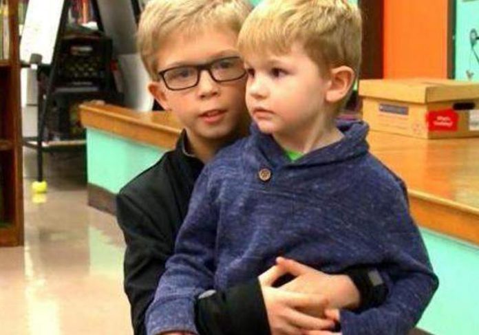 menino-salva-primo-engasgado-close Timothy e o primo - Foto: reprodução / CNN