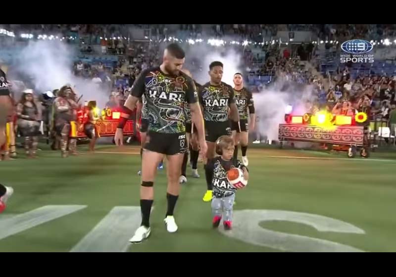 Quaden é ovacionado no estádio - Foto: reprodução / Youtube NRL