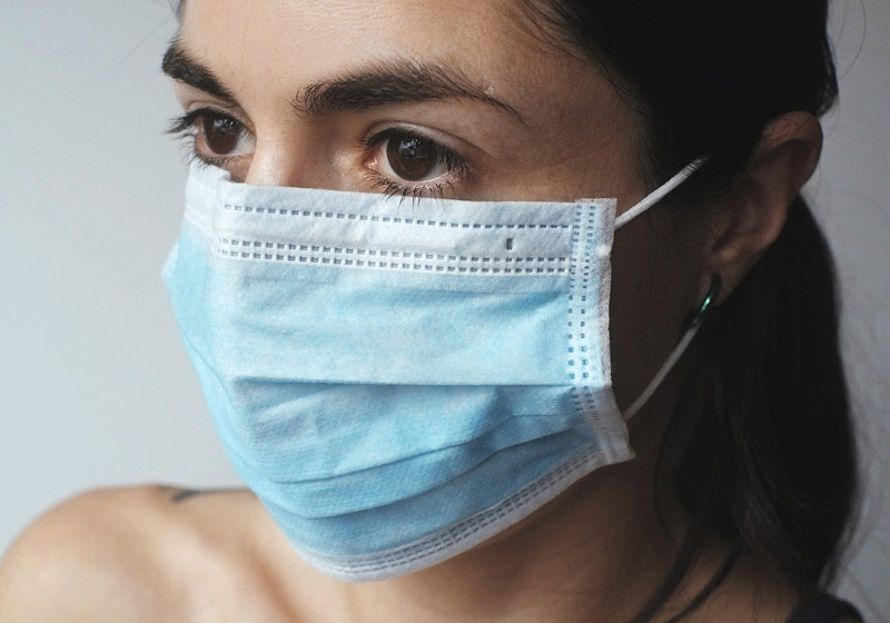 Despedida de recuperado em hospital de Wuham - Foto China Daily/Reuters