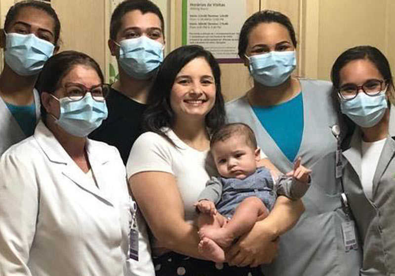 Dom, a mãe e a equipe do hospital - Foto: arquivo pessoal