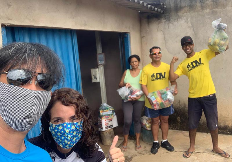 Entrega de kits- Foto: divulgação / DV na Trilha