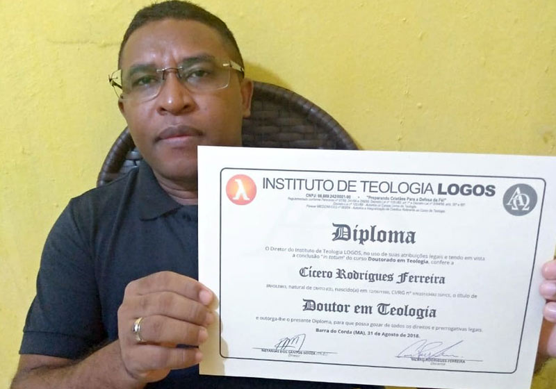 Cícero com o diploma - Foto: arquivo pessoal