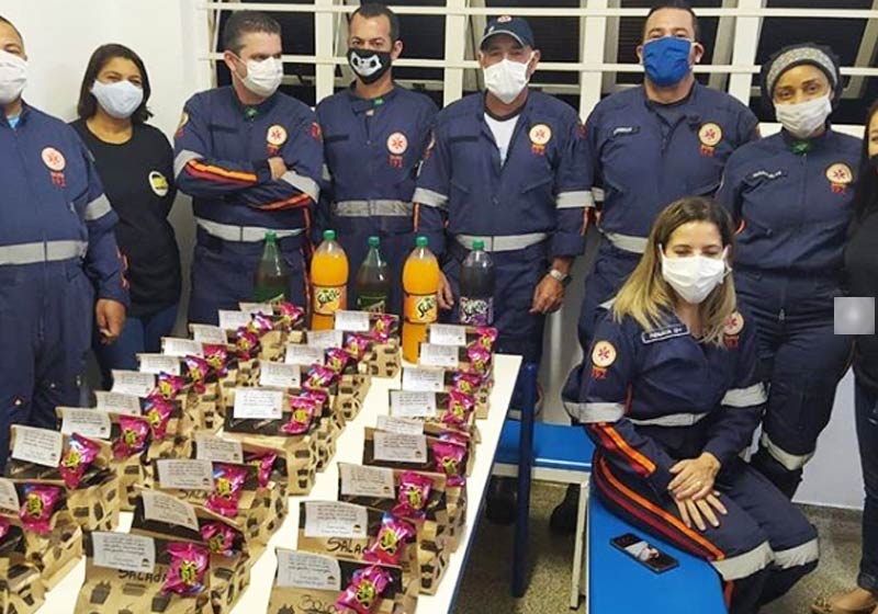 Pessoal do SAMU e as refeições - Foto: reprodução / Instagram