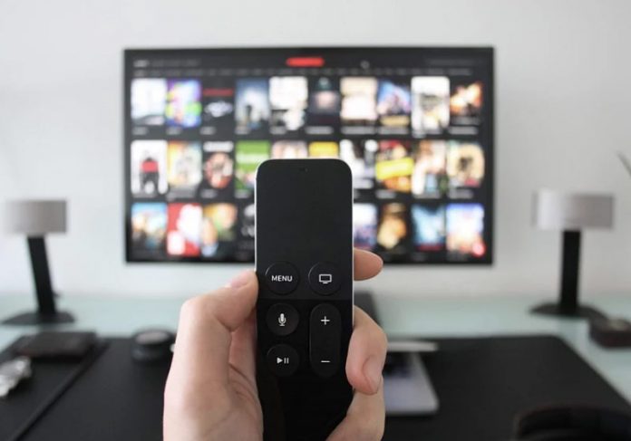 operadoras-tv-corona Assistindo TV - Foto: Pixabay