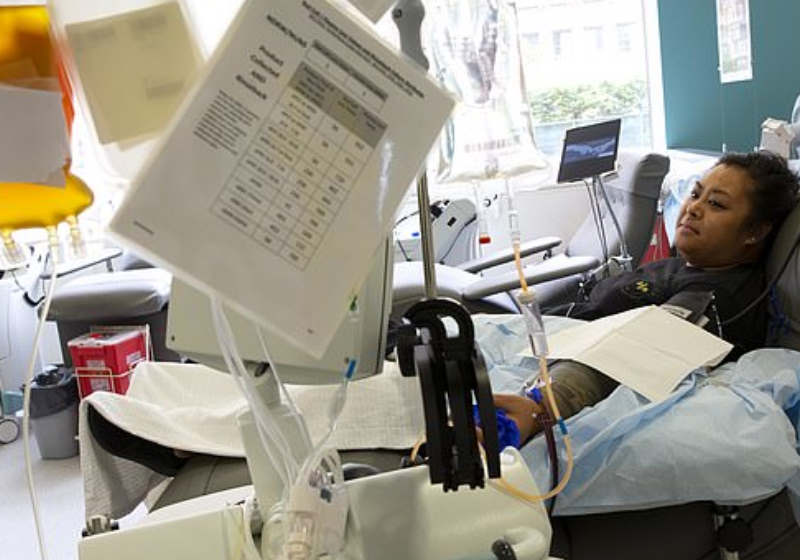Paciente em tratamento com plasma Bloodworks Northwest em Seattle EUA Foto: Daily Mail