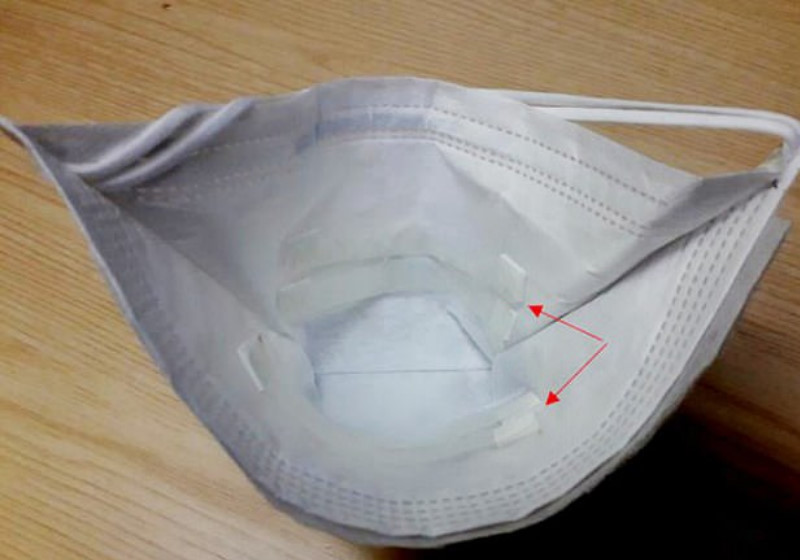 As tiras da máscara que detectam doenças - Foto: reprodução Daily Mail|Após 30 minutos