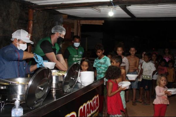 Chef serve famílias da comunidade - Foto: arquivo pessoal