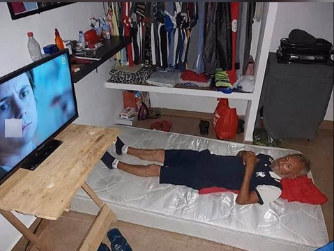 Seu José na casa nova - Foto: reprodução / Facebook
