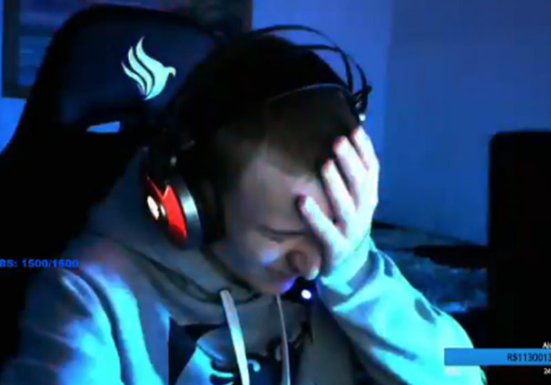 Leonardo Kuhn se emociona ao vivo - Foto: reprodução / Twitter