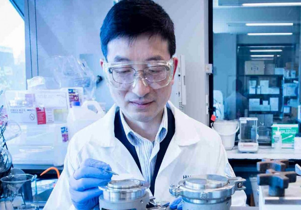 O professor Huanting Wang, principal autor da pesquisa , do departamento de Engenharia Química da Monash University, Austrália