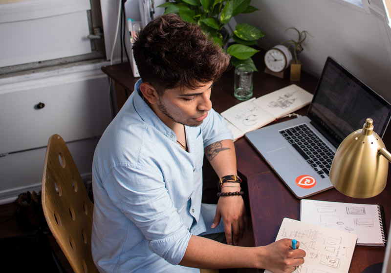 Home office - Foto: manny Patoja / Unsplash