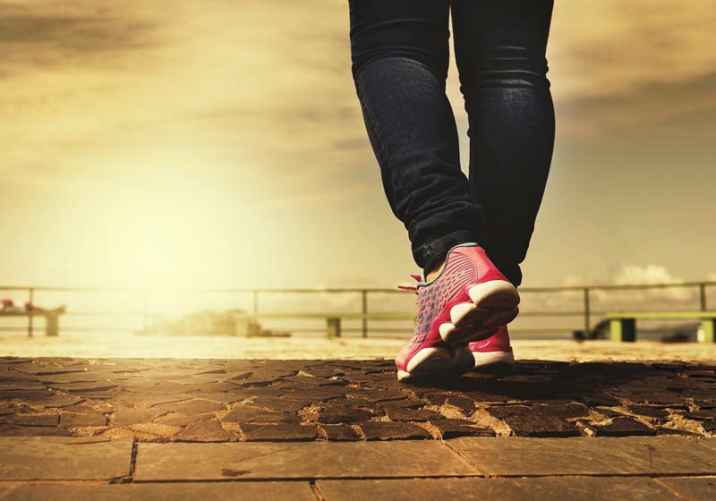 Caminhar melhora o humor - Foto: Pixabay