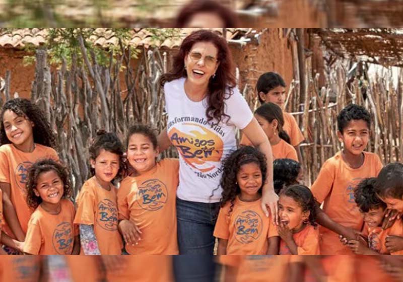 Alcione e crianças do projeto - Foto: divulgação