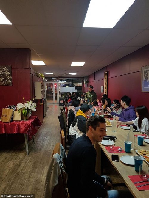 Restaurante lotado - Foto: Emliy Puhi /Instagram