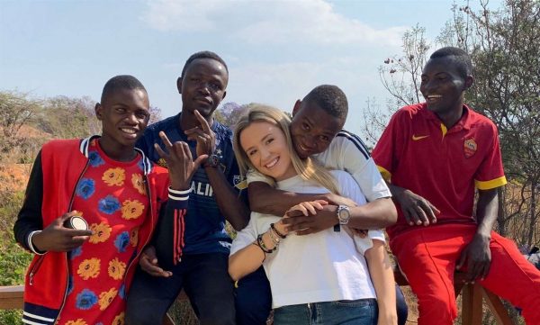 Letty com parte dos jovens - Foto: streetchildreniringa