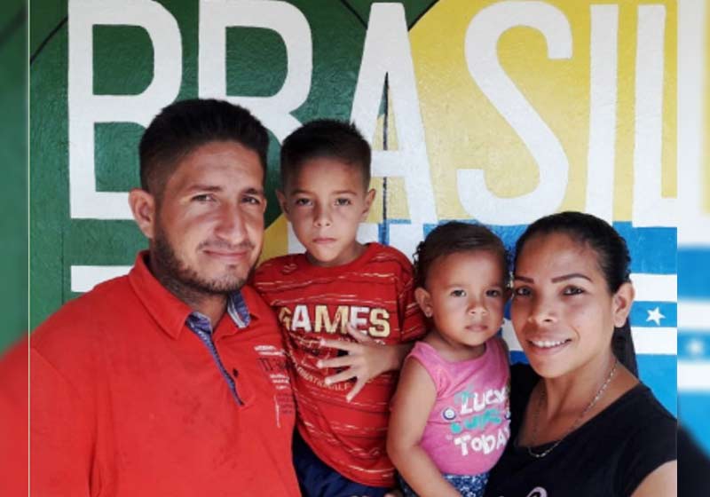 Jonathan e a família, acolhidos em SP - Foto: @refugio343