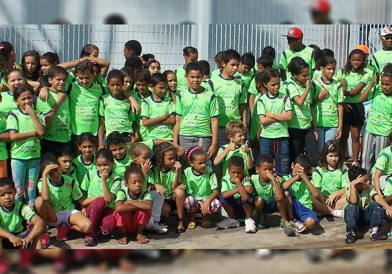 Alunos da Escola de Valores/PR - Foto: reprodução