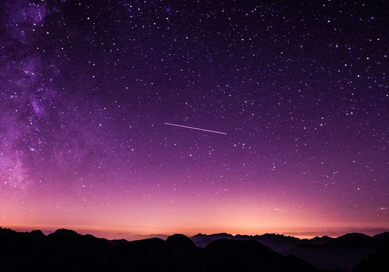 Estrela cadente brilha no céu - Foto: Pixabay