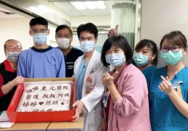 Gratidão: família leva bolo aos profissionais de saúde - Foto: reprodução