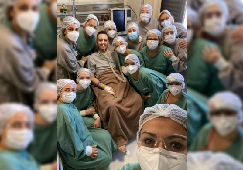 Guilherme com a equipe ao deixar a UTI - Foto: divulgação