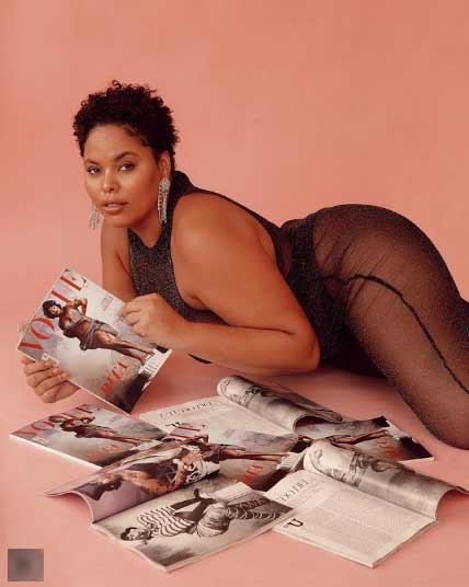 Rita Carreira com as revistas - Foto: reprodução / Instagram