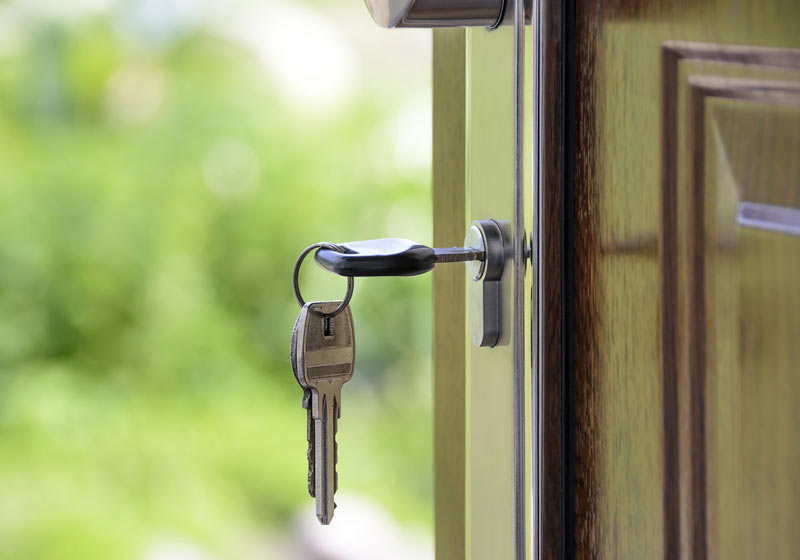 Porta da casa - Foto: Pixabay / PhotoMix