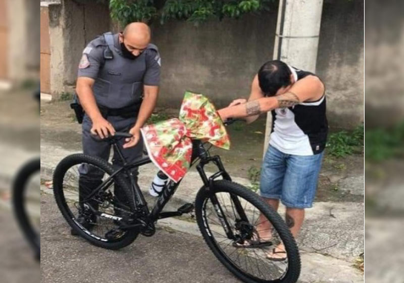 PM entrega bike a trabalhador - Foto: reprodução / Instagram